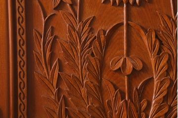 ビンテージ建具　民芸家具　総ケヤキ材　特注品!手彫りの意匠が豪華なドア(扉・開き戸・建具)(R-043214)