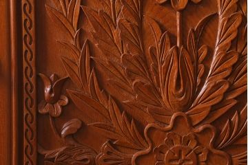 ビンテージ建具　民芸家具　総ケヤキ材　特注品!手彫りの意匠が豪華なドア(扉・開き戸・建具)(R-043214)