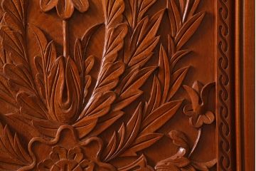 ビンテージ建具　民芸家具　総ケヤキ材　特注品!手彫りの意匠が豪華なドア(扉・開き戸・建具)(R-043214)