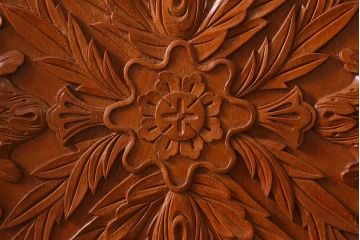 ビンテージ建具　民芸家具　総ケヤキ材　特注品!手彫りの意匠が豪華なドア(扉・開き戸・建具)(R-043214)