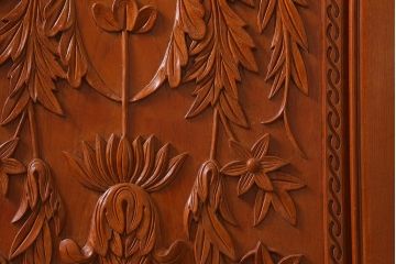 ビンテージ建具　民芸家具　総ケヤキ材　特注品!手彫りの意匠が豪華なドア(扉・開き戸・建具)(R-043214)