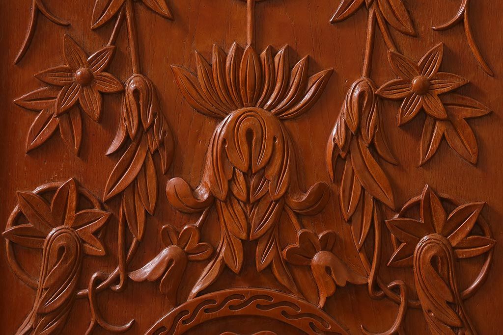 ビンテージ建具　民芸家具　総ケヤキ材　特注品!手彫りの意匠が豪華なドア(扉・開き戸・建具)(R-043214)