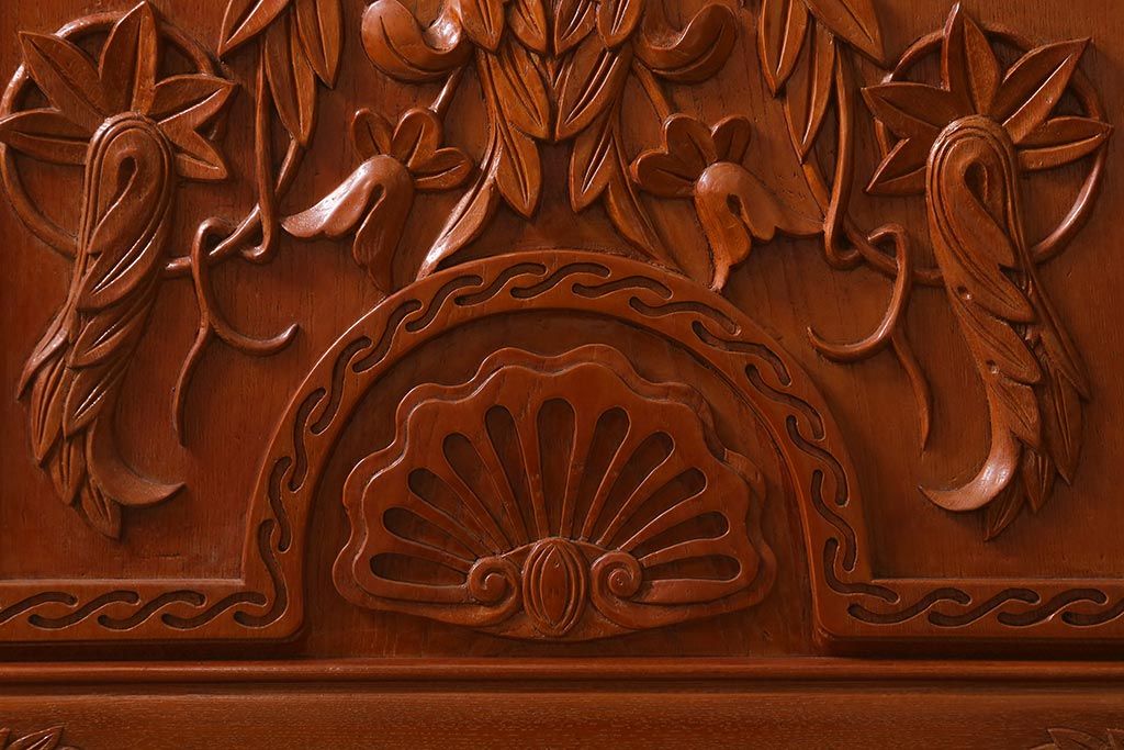 ビンテージ建具　民芸家具　総ケヤキ材　特注品!手彫りの意匠が豪華なドア(扉・開き戸・建具)(R-043214)