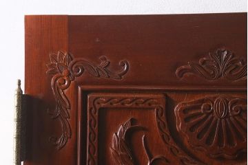 ビンテージ建具　民芸家具　総ケヤキ材　特注品!手彫りの意匠が豪華なドア(扉・開き戸・建具)(R-043214)
