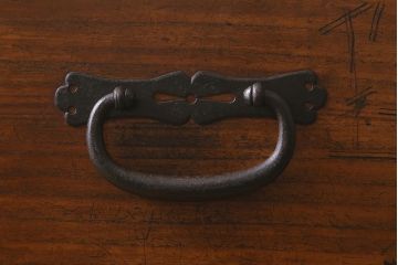 アンティーク家具　和製アンティーク　総桐材　巾着金具　上品な和の風情が漂う重ね箪笥(時代箪笥、衣装箪笥、引き出し、桐箪笥、桐たんす)(R-043221)