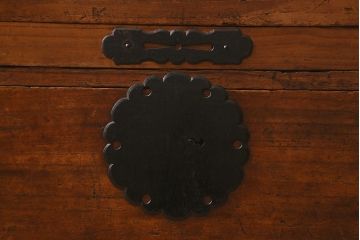 アンティーク家具　和製アンティーク　総桐材　巾着金具　上品な和の風情が漂う重ね箪笥(時代箪笥、衣装箪笥、引き出し、桐箪笥、桐たんす)(R-043221)