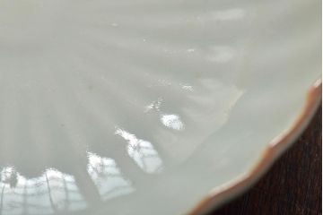 アンティーク雑貨　幕末〜明治期　伊万里焼　白磁　菊皿3枚セット(和食器)(R-043232)