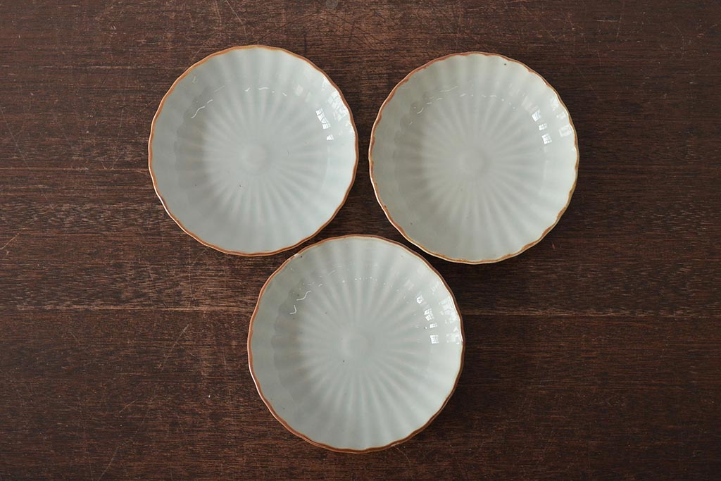 アンティーク雑貨　幕末〜明治期　伊万里焼　白磁　菊皿3枚セット(和食器)(R-043232)