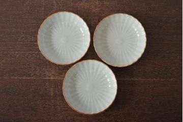 アンティーク雑貨　幕末〜明治期　伊万里焼　白磁　菊皿3枚セット(和食器)(R-043232)