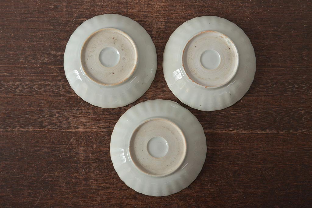 アンティーク雑貨　幕末〜明治期　伊万里焼　白磁　菊皿3枚セット(和食器)(R-043232)