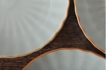 アンティーク雑貨　幕末〜明治期　伊万里焼　白磁　菊皿3枚セット(和食器)(R-043233)