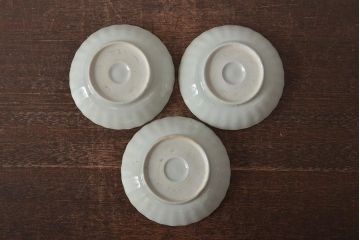アンティーク雑貨　幕末〜明治期　伊万里焼　白磁　菊皿3枚セット(和食器)(R-043233)