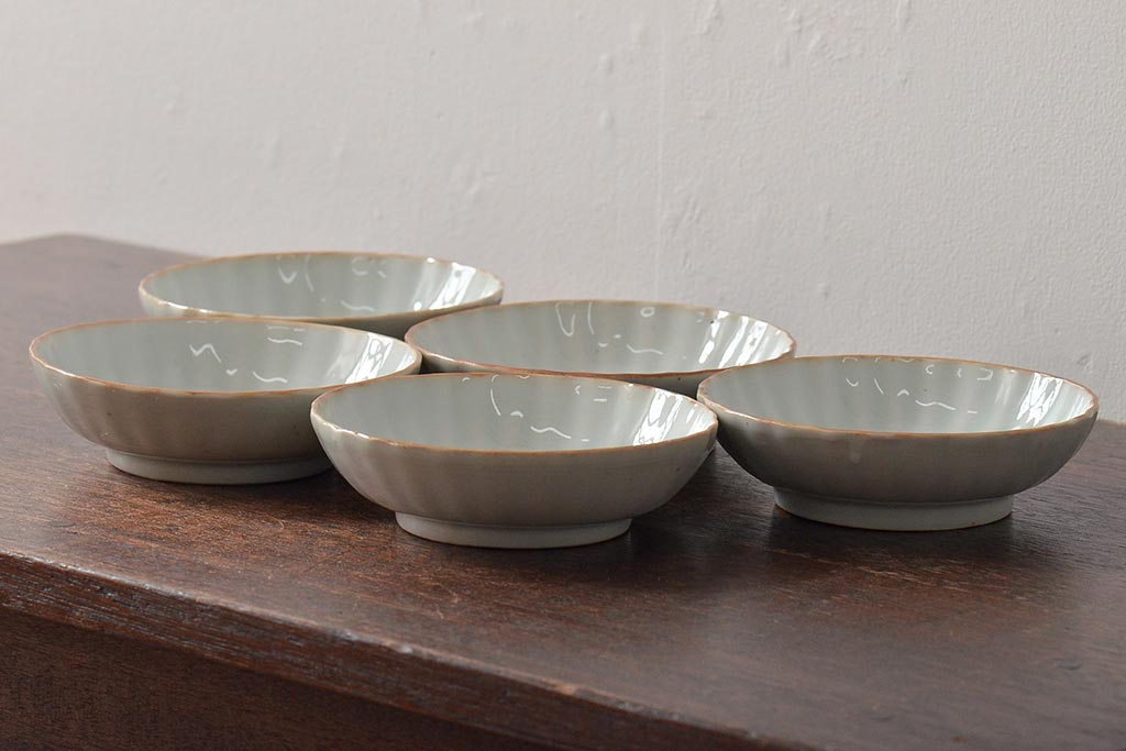 アンティーク雑貨　幕末〜明治期　伊万里焼　白磁　菊皿5枚セット(和食器)(R-043234)