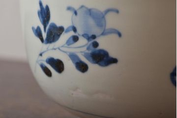 アンティーク雑貨　江戸期　古伊万里　牡丹文蓋物(深鉢、深皿)(R-043239)