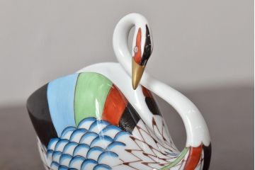 ハンガリー　HOLLOHAZA(ホロハーザ)　白鳥フィギュリン2点セット(スワン、置物、磁器)(R-043242)