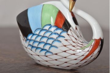 ハンガリー　HOLLOHAZA(ホロハーザ)　白鳥フィギュリン2点セット(スワン、置物、磁器)(R-043242)