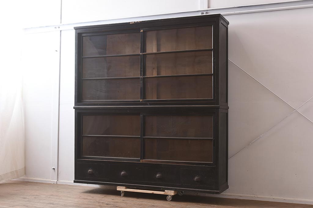 アンティーク家具　和製アンティーク　昭和初期　黒塗りがシックな戸棚(食器棚、キャビネット)(R-043247)