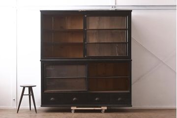 アンティーク家具　和製アンティーク　昭和初期　黒塗りがシックな戸棚(食器棚、キャビネット)(R-043247)