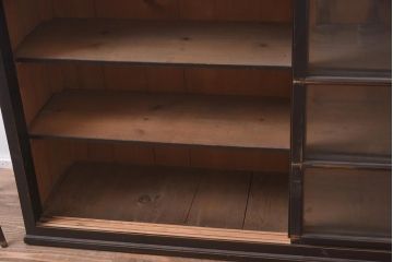 アンティーク家具　和製アンティーク　昭和初期　黒塗りがシックな戸棚(食器棚、キャビネット)(R-043247)
