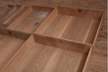 アンティーク家具　明治期　ヒノキ材・欅材　味わいのある収納箪笥(サイドボード、水屋箪笥、戸棚、引き出し、チェスト)(R-043249)