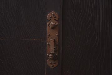 アンティーク家具　明治期　ヒノキ材・杉材　木瓜引き手　渋さが魅力的な収納箪笥(サイドボード、水屋箪笥、戸棚、夜具箪笥、布団箪笥)(R-043251)