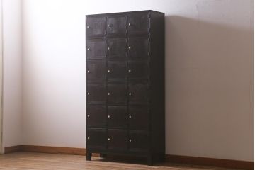 ラフジュ工房オリジナル　6×3マス　古材リメイク　モミの木　白い取っ手がアクセントのマス目棚(収納棚、下駄箱)(R-043253)