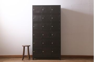 ラフジュ工房オリジナル　6×3マス　古材リメイク　モミの木　白い取っ手がアクセントのマス目棚(収納棚、下駄箱)(R-043253)