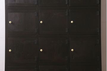 ラフジュ工房オリジナル　6×3マス　古材リメイク　モミの木　白い取っ手がアクセントのマス目棚(収納棚、下駄箱)(R-043253)