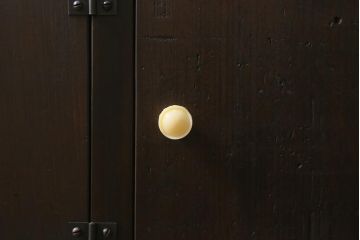 ラフジュ工房オリジナル　6×3マス　古材リメイク　モミの木　白い取っ手がアクセントのマス目棚(収納棚、下駄箱)(R-043253)