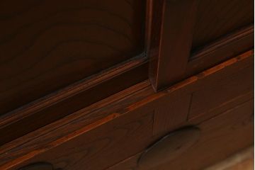 アンティーク家具　和製アンティーク　脚付きリメイク　ケヤキの杢目が美しいシンプルな帳場箪笥(収納棚、時代箪笥、戸棚)(R-043254)