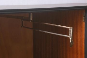 北欧ビンテージ　ペイント家具　チーク材　MEREDEW社(メレデュー)社 ブラックペイントがモダンな雰囲気のワードローブ(洋服タンス、チェスト)(R-043265)