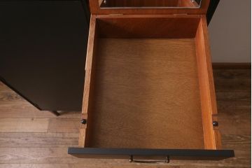 北欧ビンテージ　ペイント家具　チーク材　MEREDEW社(メレデュー)社 ブラックペイントがモダンな雰囲気のワードローブ(洋服タンス、チェスト)(R-043265)