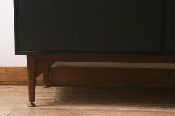 北欧ビンテージ　ペイント家具　チーク材　MEREDEW社(メレデュー)社 ブラックペイントがモダンな雰囲気のワードローブ(洋服タンス、チェスト)(R-043265)