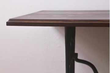 シンガー社(SINGER)　ヒノキ材　リメイク　鉄脚がお洒落なミシンテーブル(シンガーミシン、サイドテーブル、カフェテーブル、ミシン台)(R-043266)