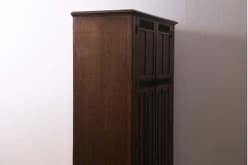 ヴィンテージ家具　ヨーロッパビンテージ　CROWN AY FURNITURE　オーク材　優雅な彫りの意匠が目を引くワードローブ(洋服箪笥)(R-043270)