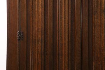 ヴィンテージ家具　ヨーロッパビンテージ　CROWN AY FURNITURE　オーク材　優雅な彫りの意匠が目を引くワードローブ(洋服箪笥)(R-043270)