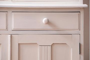 アンティーク家具　和製アンティーク　ダイヤガラス入り!アンティークペイントの上品な食器棚(収納棚、カップボード)(R-043271)