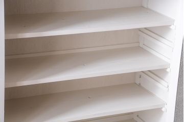 アンティーク家具　和製アンティーク　ダイヤガラス入り!アンティークペイントの上品な食器棚(収納棚、カップボード)(R-043271)