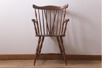 イギリスビンテージ　オーク材　脚の挽き加工が上品なアームチェア(ダイニングチェア、板座チェア、ウィンザーチェア、ウインザーチェア)(R-043273)