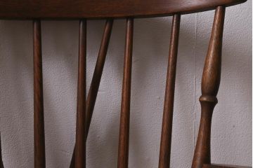 イギリスビンテージ　オーク材　脚の挽き加工が上品なアームチェア(ダイニングチェア、板座チェア、ウィンザーチェア、ウインザーチェア)(R-043273)