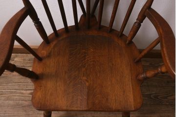 イギリスビンテージ　オーク材　脚の挽き加工が上品なアームチェア(ダイニングチェア、板座チェア、ウィンザーチェア、ウインザーチェア)(R-043273)