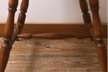 イギリスビンテージ　オーク材　脚の挽き加工が上品なアームチェア(ダイニングチェア、板座チェア、ウィンザーチェア、ウインザーチェア)(R-043273)