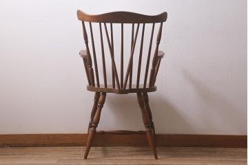 イギリスビンテージ　オーク材　脚の挽き加工が上品なアームチェア(ダイニングチェア、板座チェア、ウィンザーチェア、ウインザーチェア)(R-043273)