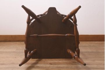 イギリスビンテージ　オーク材　脚の挽き加工が上品なアームチェア(ダイニングチェア、板座チェア、ウィンザーチェア、ウインザーチェア)(R-043274)