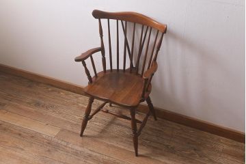 イギリスビンテージ　オーク材　脚の挽き加工が上品なアームチェア(ダイニングチェア、板座チェア、ウィンザーチェア、ウインザーチェア)(R-043274)
