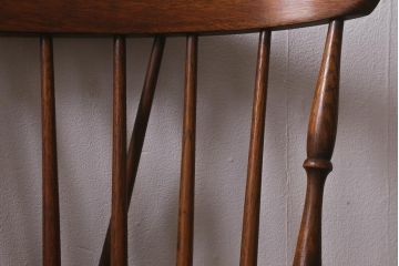 イギリスビンテージ　オーク材　脚の挽き加工が上品なアームチェア(ダイニングチェア、板座チェア、ウィンザーチェア、ウインザーチェア)(R-043274)