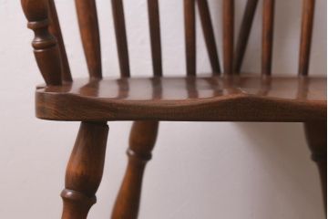 イギリスビンテージ　オーク材　脚の挽き加工が上品なアームチェア(ダイニングチェア、板座チェア、ウィンザーチェア、ウインザーチェア)(R-043274)