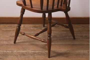 イギリスビンテージ　オーク材　脚の挽き加工が上品なアームチェア(ダイニングチェア、板座チェア、ウィンザーチェア、ウインザーチェア)(R-043274)