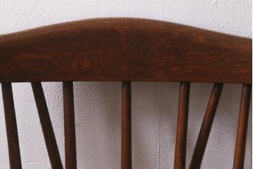 イギリスビンテージ　オーク材　脚の挽き加工が上品なアームチェア(ダイニングチェア、板座チェア、ウィンザーチェア、ウインザーチェア)(R-043275)