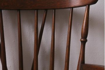 イギリスビンテージ　オーク材　脚の挽き加工が上品なアームチェア(ダイニングチェア、板座チェア、ウィンザーチェア、ウインザーチェア)(R-043275)